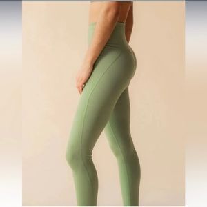 Girlfriend Collective Full Length Leggings in Mantis Color